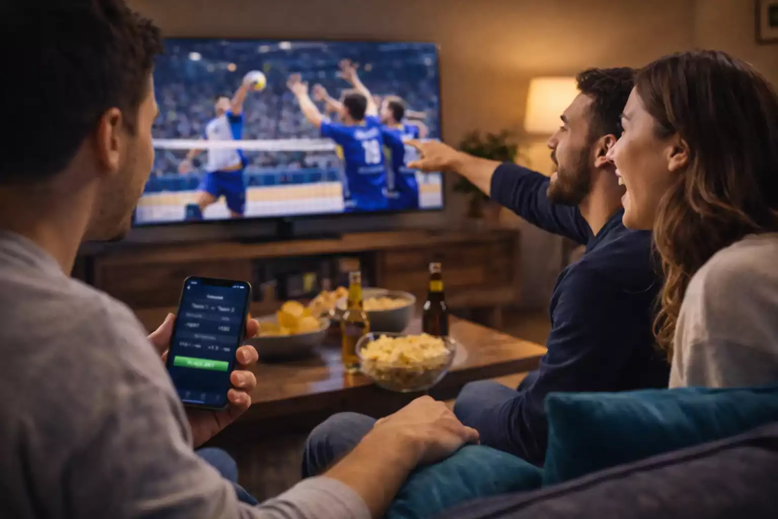 Gruppo di amici italiani che guardano una partita di pallavolo in diretta TV e seguono le scommesse live